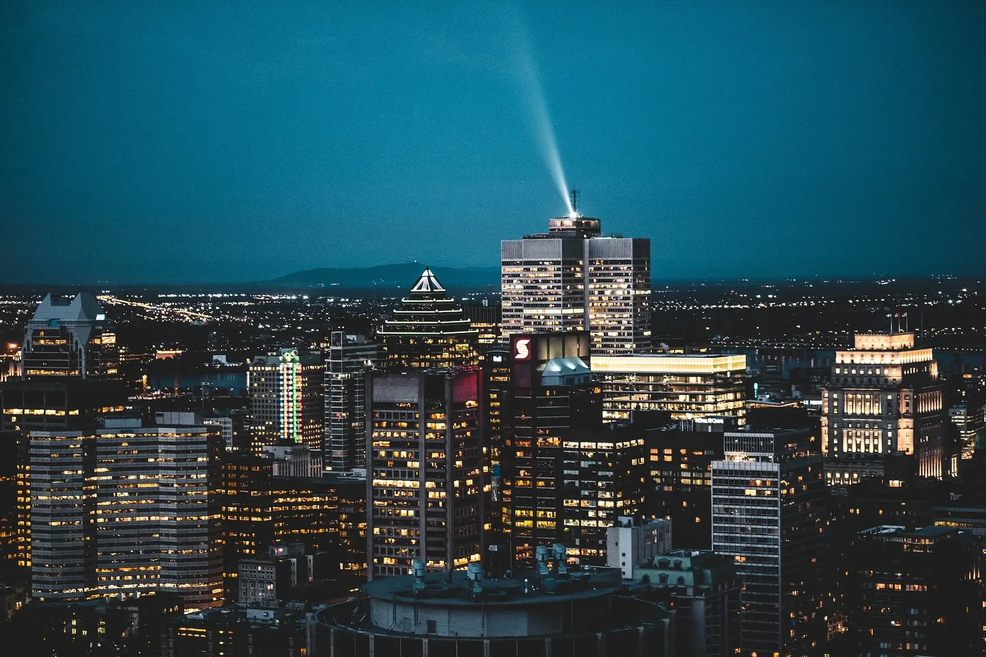 Party Streets in Montreal: Where to Find the Best Nightlife Hotspots
